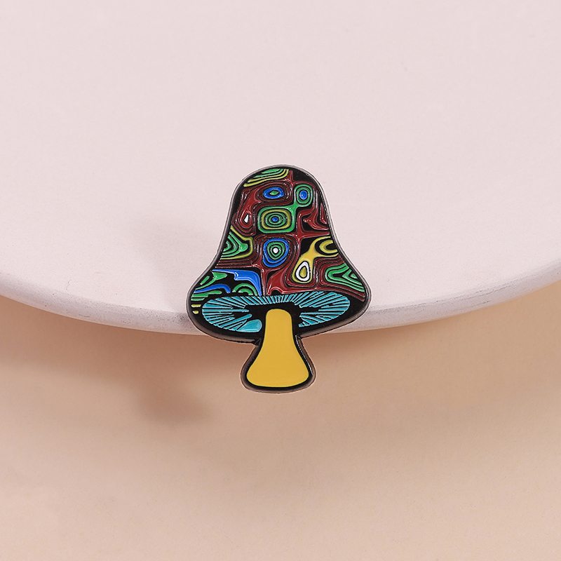 Weird Fly Agaric Mushroom Enam - Flower Frog Pin avaliação e preço
